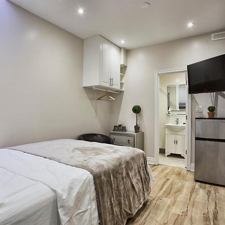 Toronto Rooms And Suites Экстерьер фото