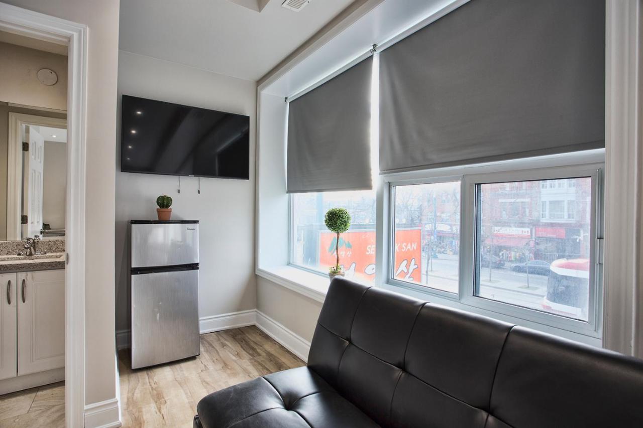 Toronto Rooms And Suites Экстерьер фото