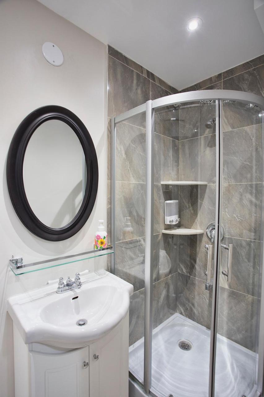Toronto Rooms And Suites Экстерьер фото