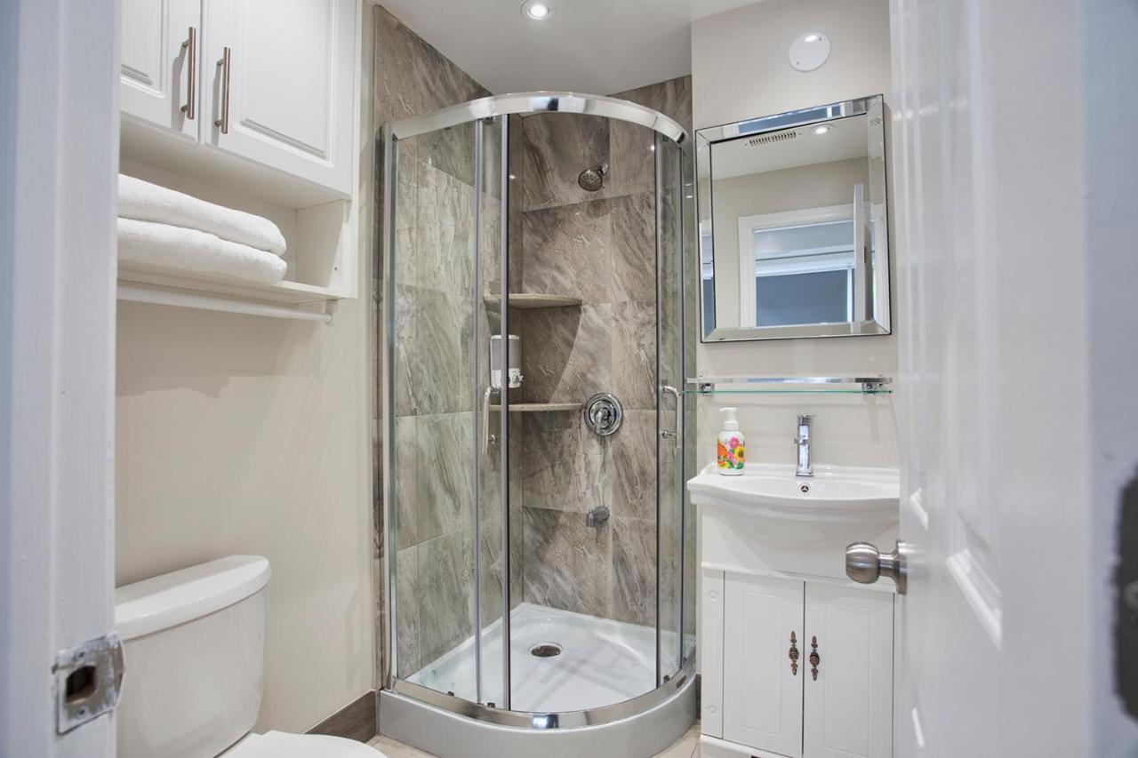 Toronto Rooms And Suites Экстерьер фото