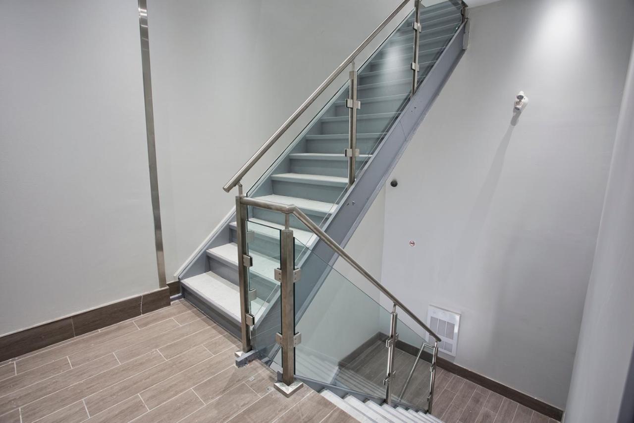 Toronto Rooms And Suites Экстерьер фото
