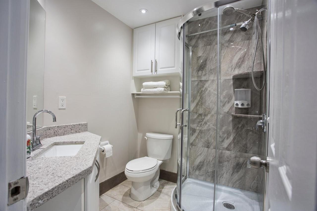 Toronto Rooms And Suites Экстерьер фото
