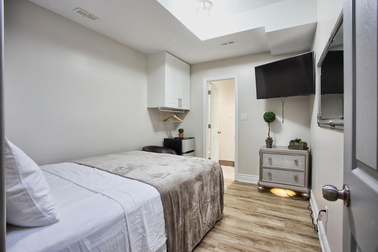 Toronto Rooms And Suites Экстерьер фото