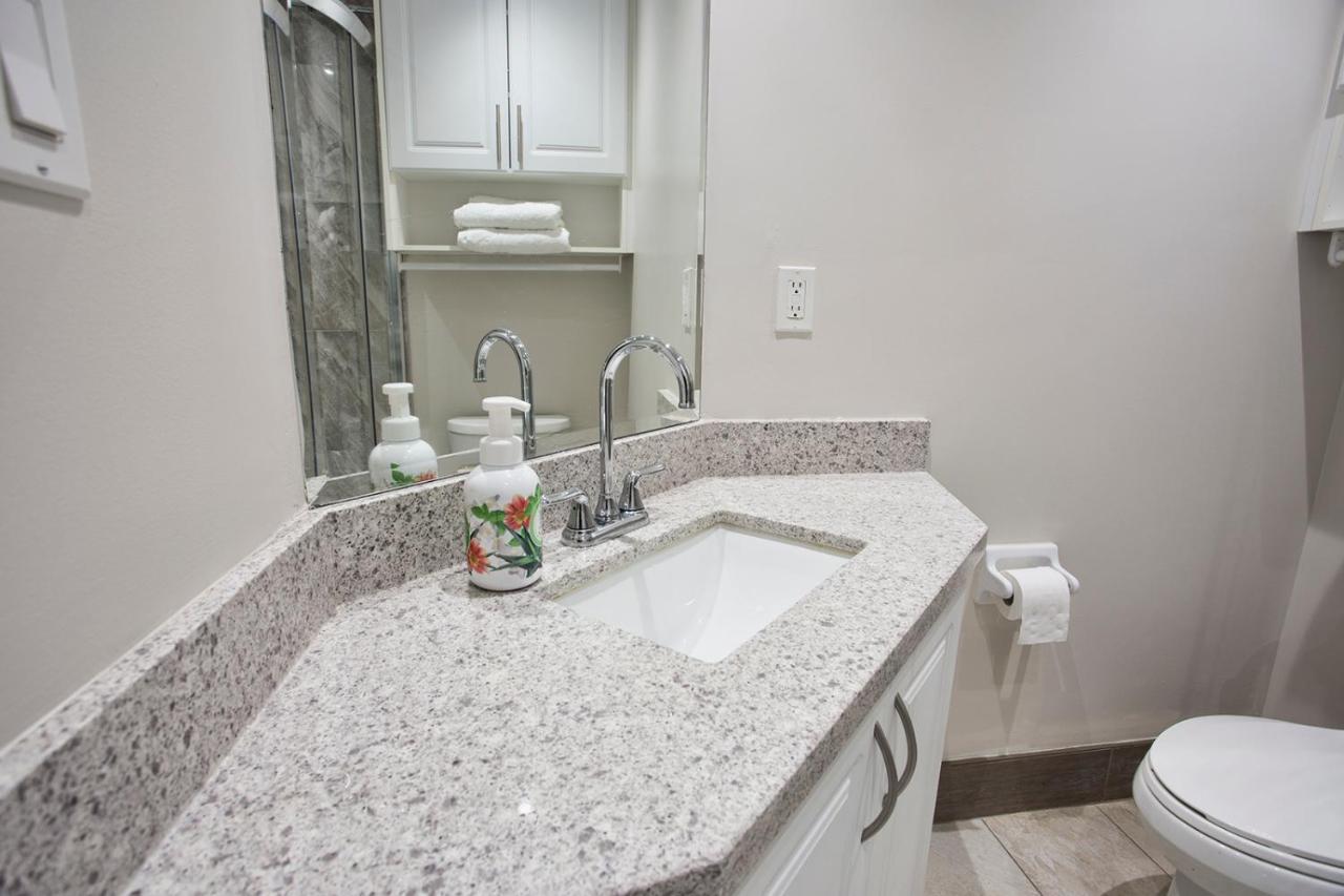 Toronto Rooms And Suites Экстерьер фото
