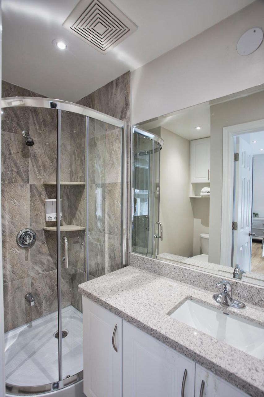 Toronto Rooms And Suites Экстерьер фото