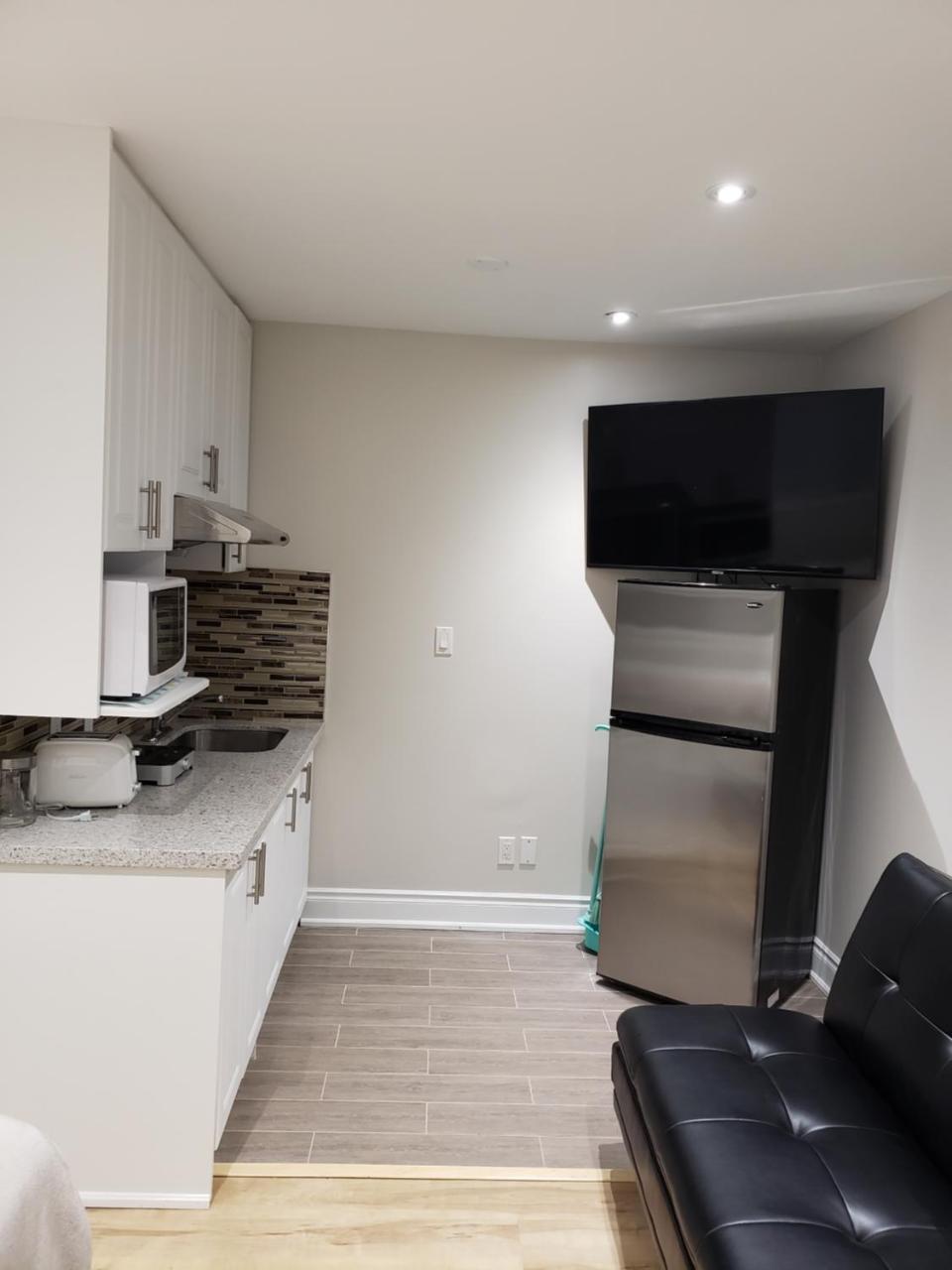 Toronto Rooms And Suites Экстерьер фото