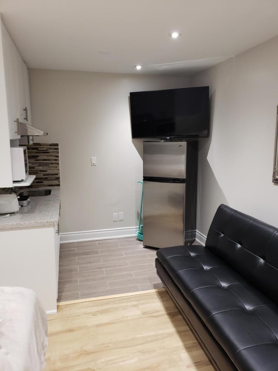 Toronto Rooms And Suites Экстерьер фото