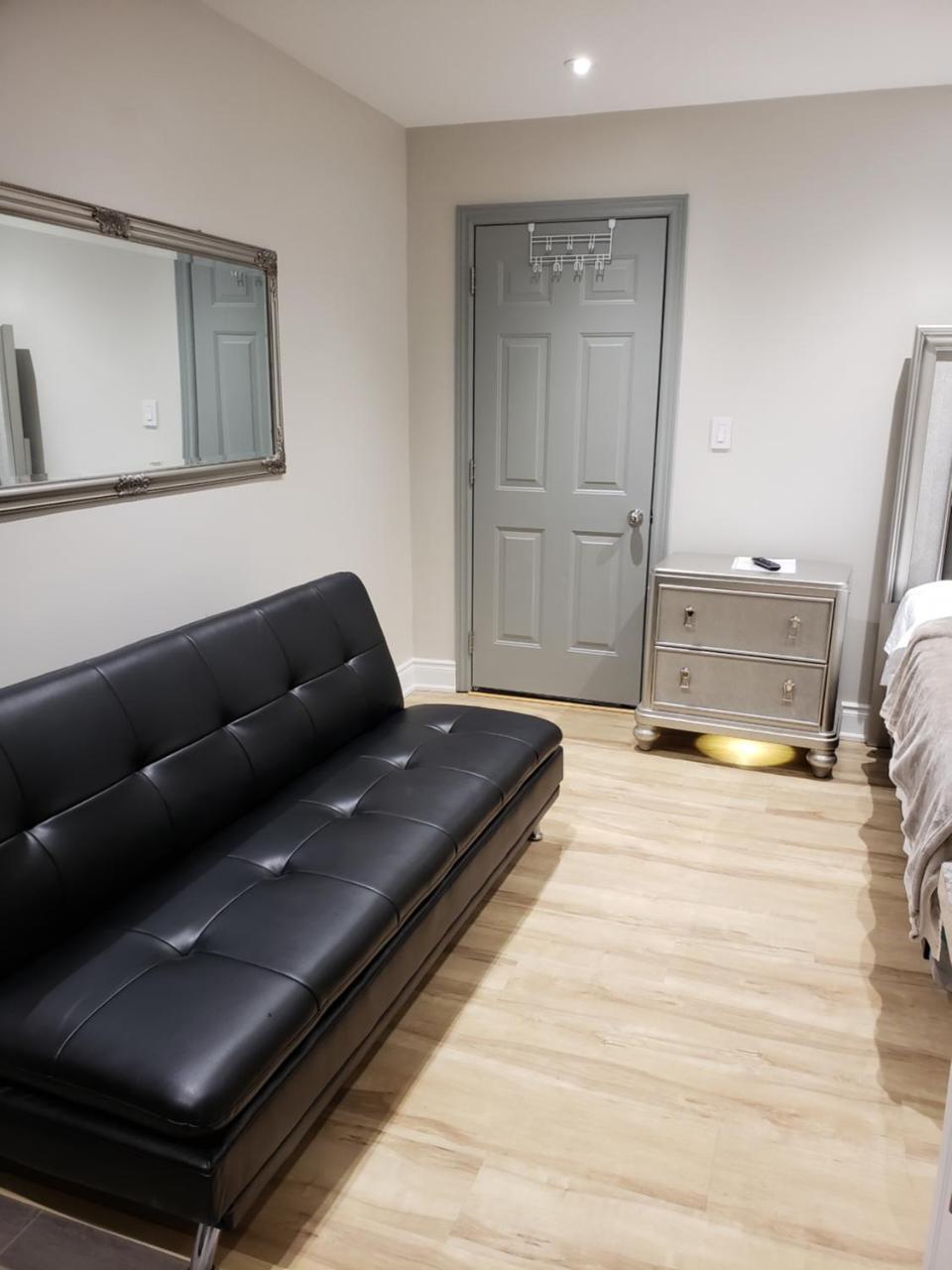 Toronto Rooms And Suites Экстерьер фото