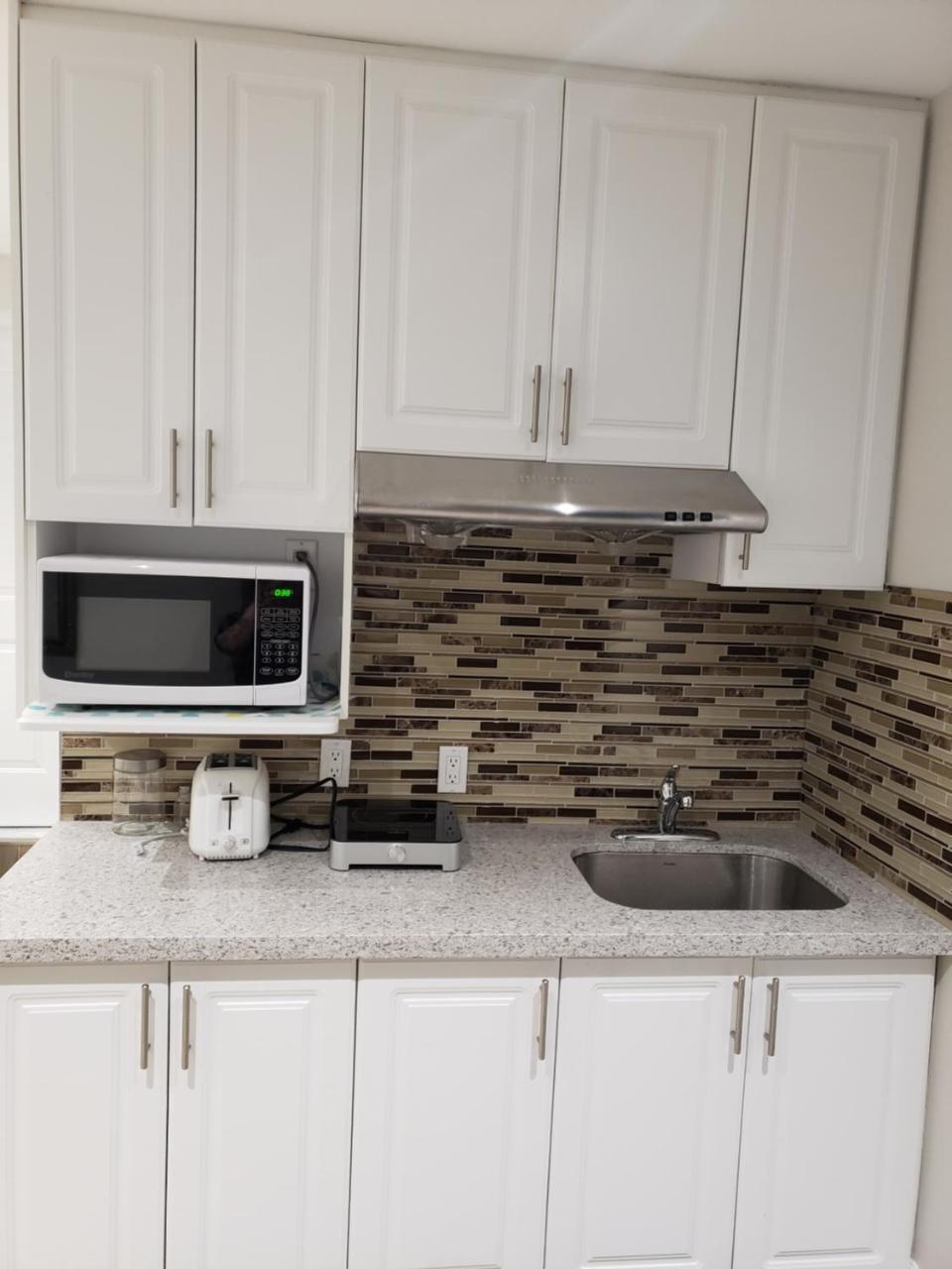 Toronto Rooms And Suites Экстерьер фото
