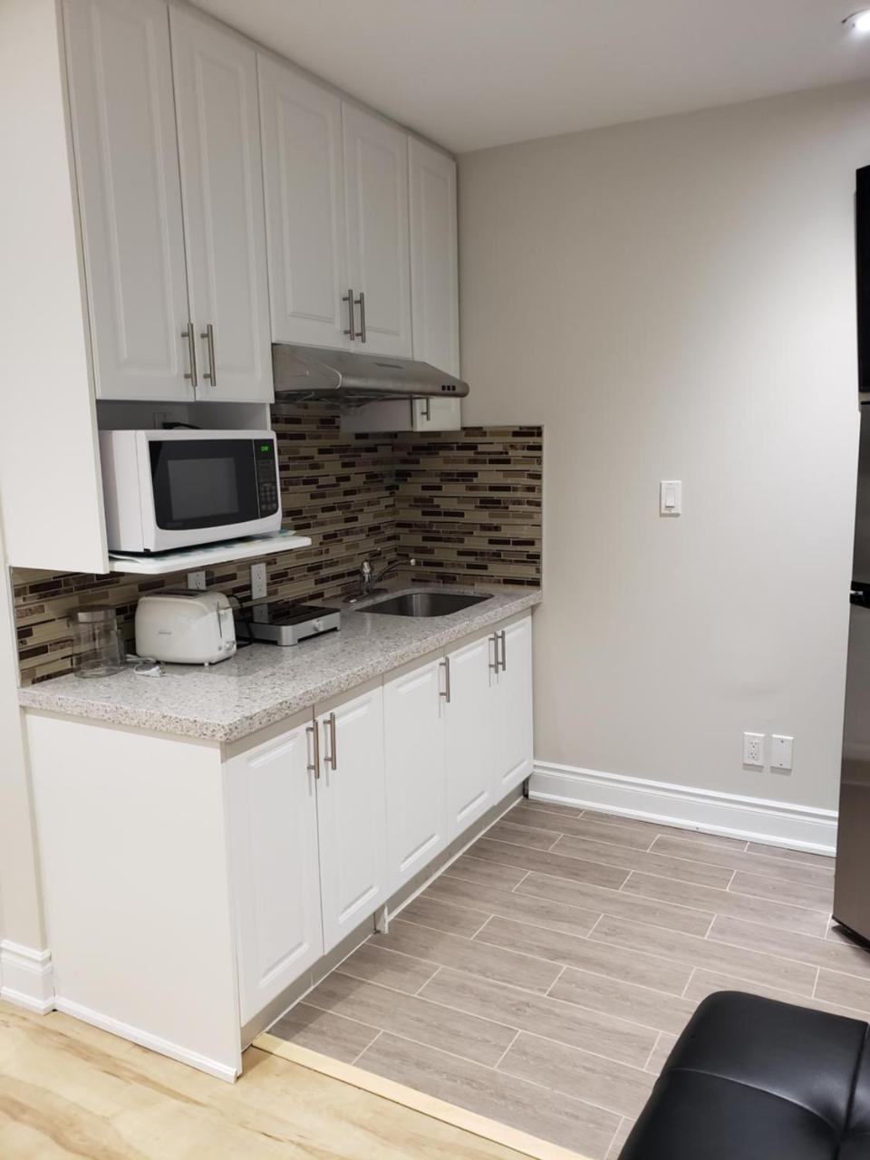 Toronto Rooms And Suites Экстерьер фото