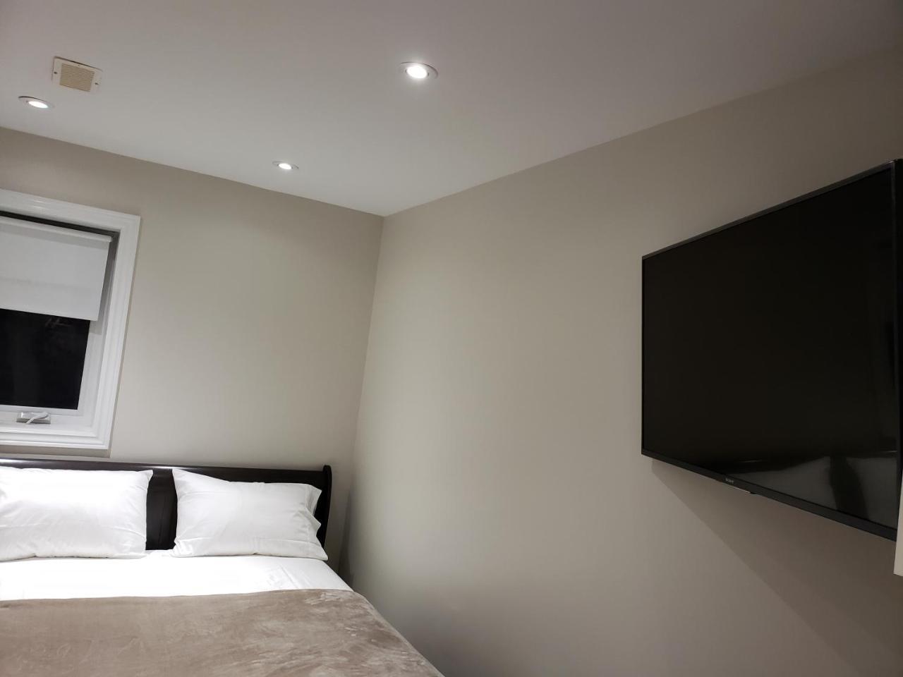 Toronto Rooms And Suites Экстерьер фото