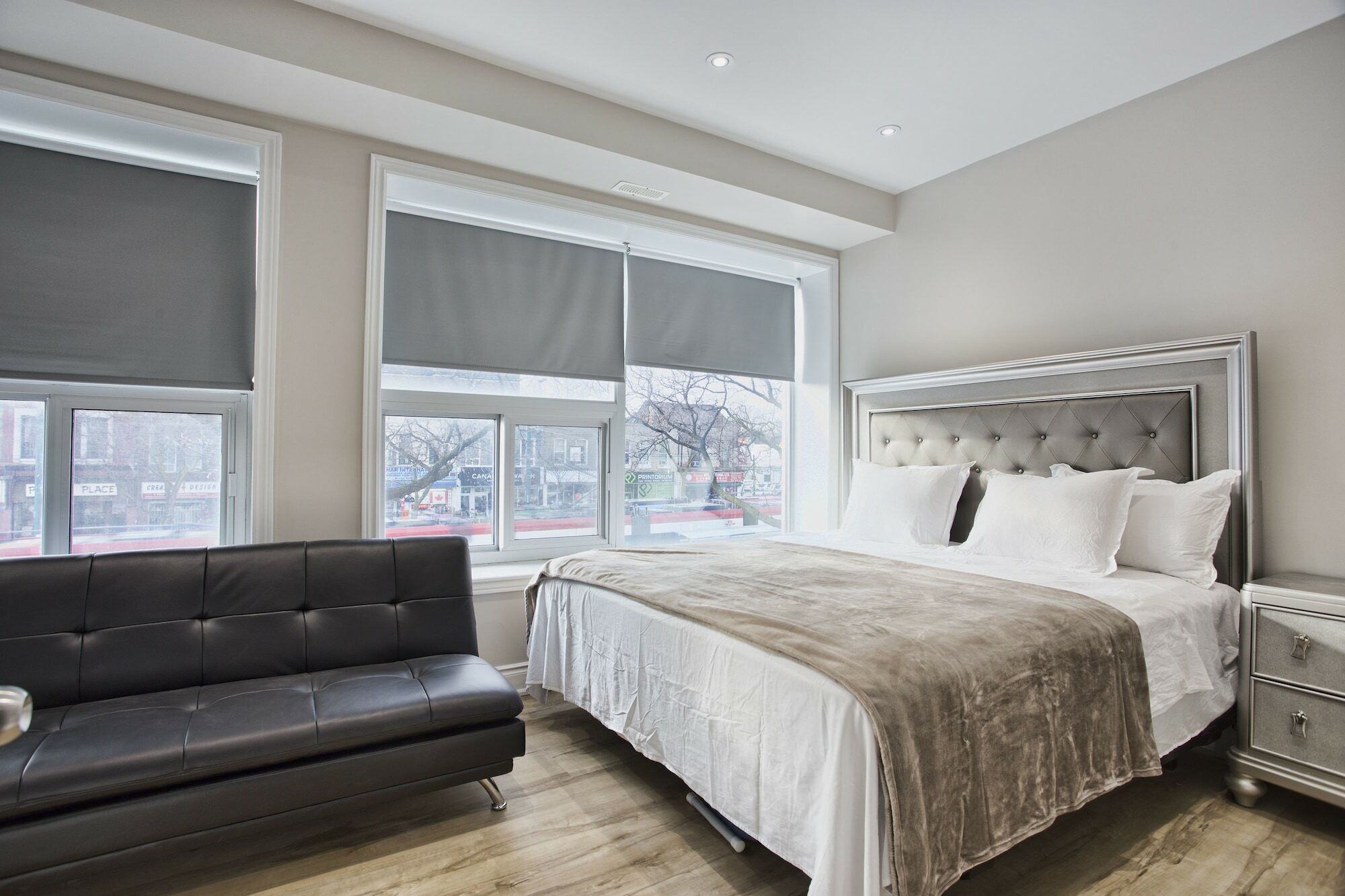Toronto Rooms And Suites Экстерьер фото