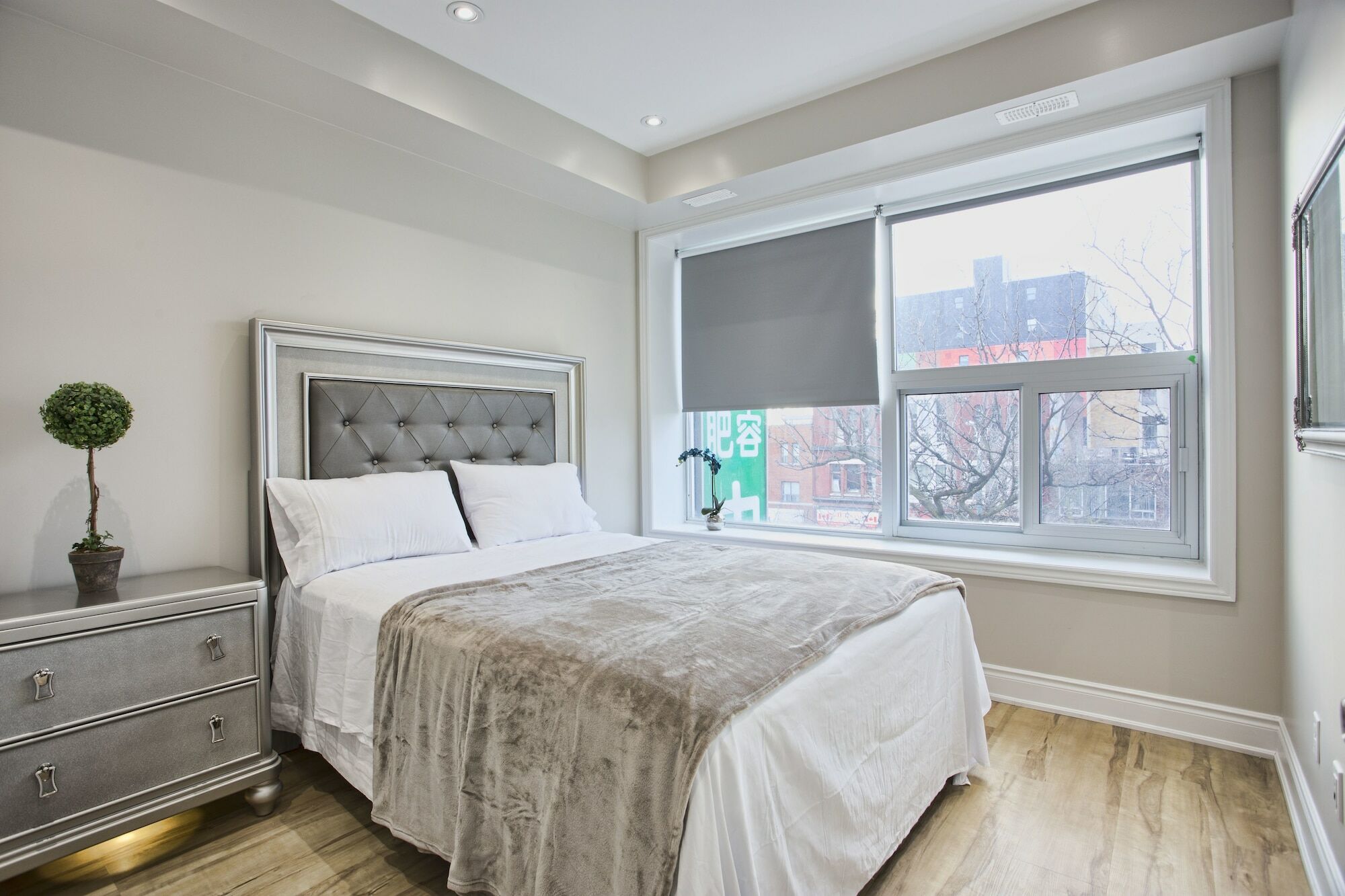 Toronto Rooms And Suites Экстерьер фото